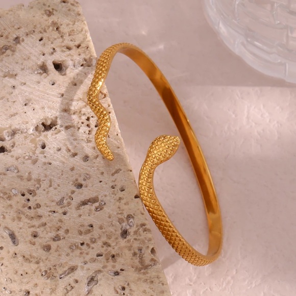 18K GOLD ADJUSTABLE BANGLE CUFF BRACELET, NICE BRACELET, CUTE BRACELET - Picture 5 of 7